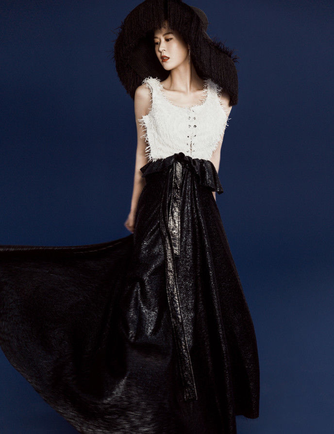 李金铭这次尴尬了,裙子上黏了半碗"大米":拿走拿走别客气!