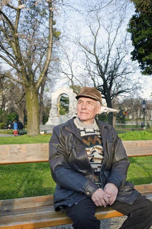 在德国公园的长椅上都有一个寂寞的老人等着你去搭讪
