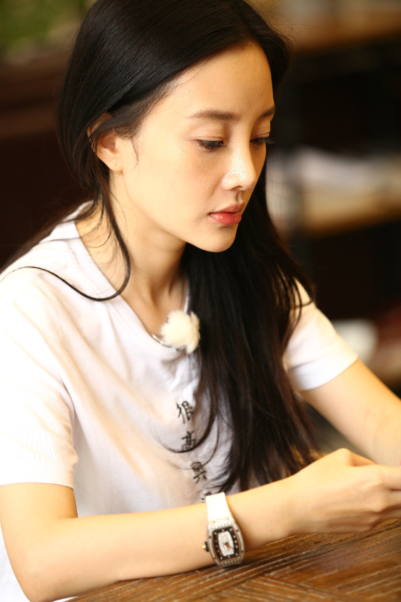 少女脸庞李小璐拍综艺花絮秀美颜