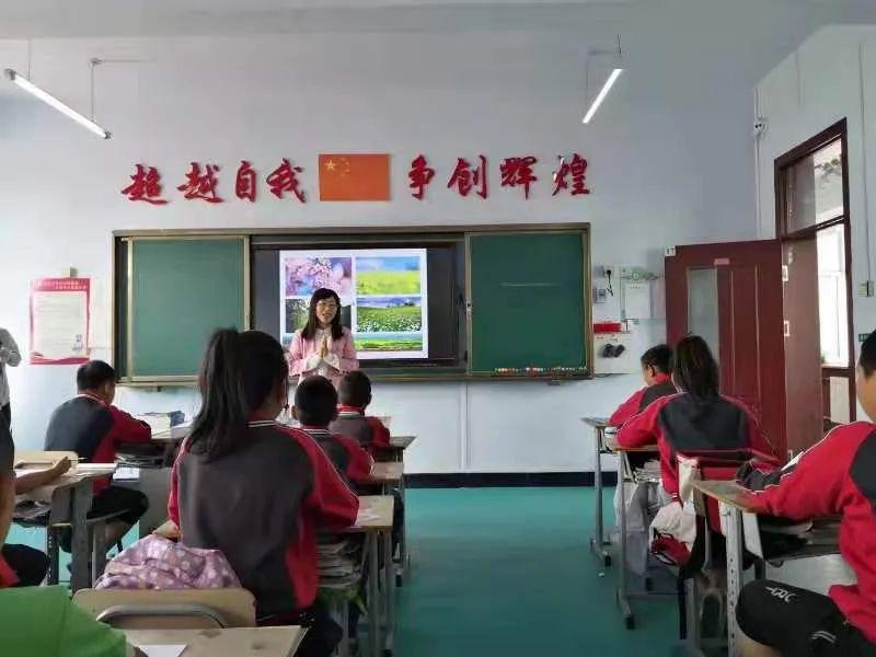 陈登月满怀对教育事业的憧憬,来到了东辽县最偏远的宴平乡小学执教