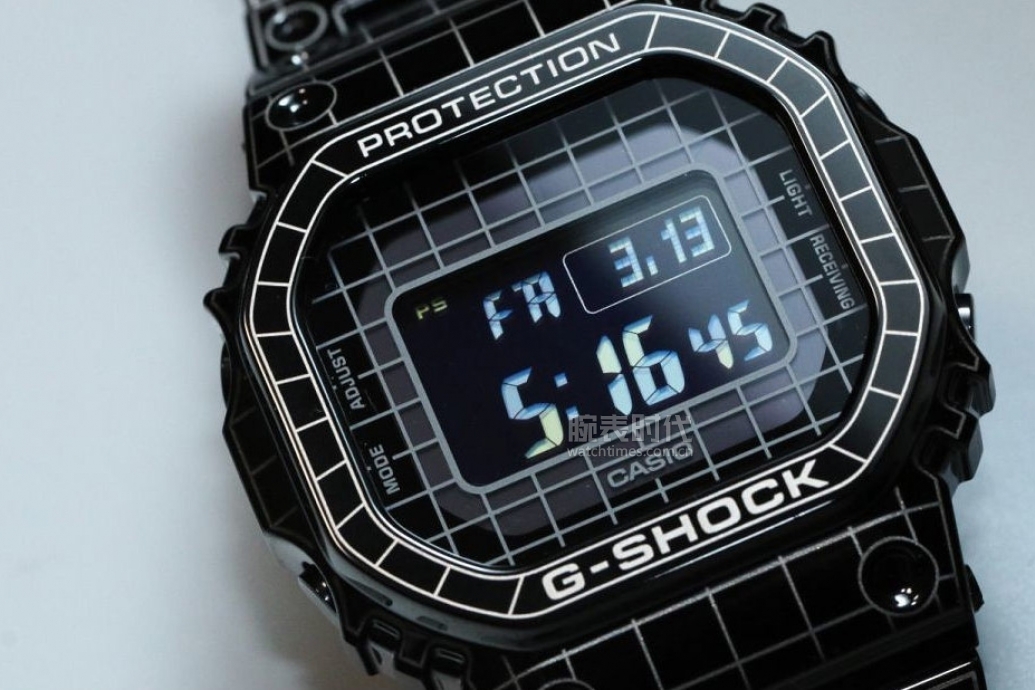 全新gmw-b5000cs腕表和以往的金属小方块一样,表壳,表带,表圈等均由