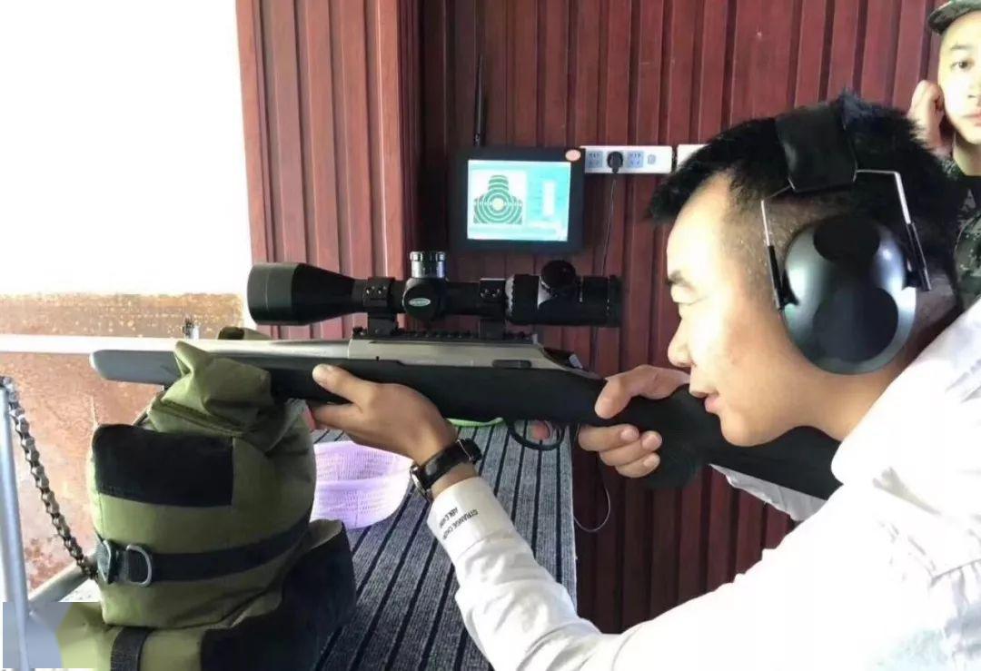 五一通用一大华射击现实版刺激战场实弹射击真枪体验168