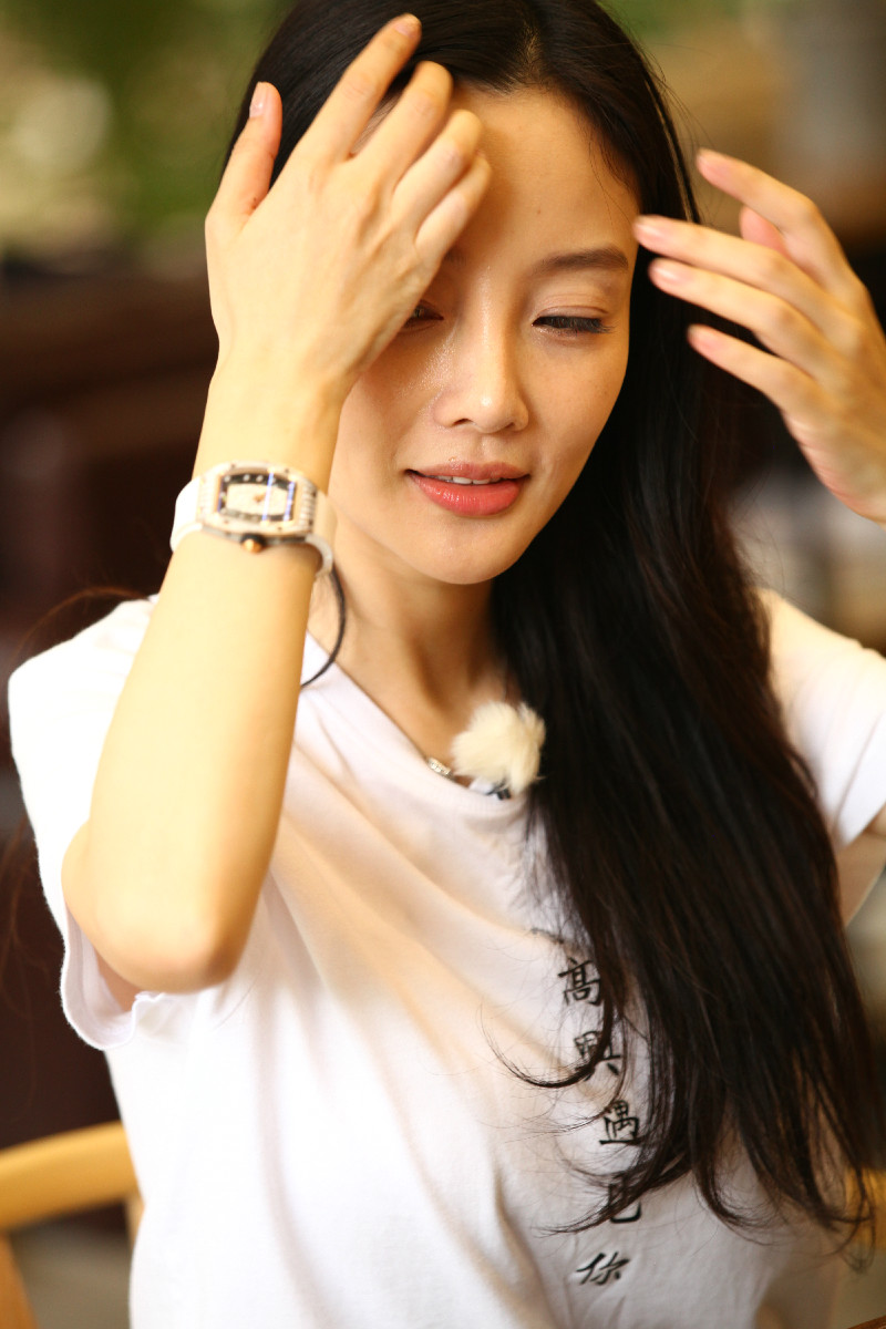 少女脸庞李小璐拍综艺花絮秀美颜