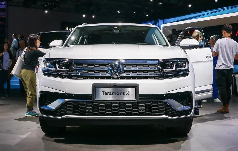 这才是大众精品大溜背造型搭载进口v6发动机69秒破百