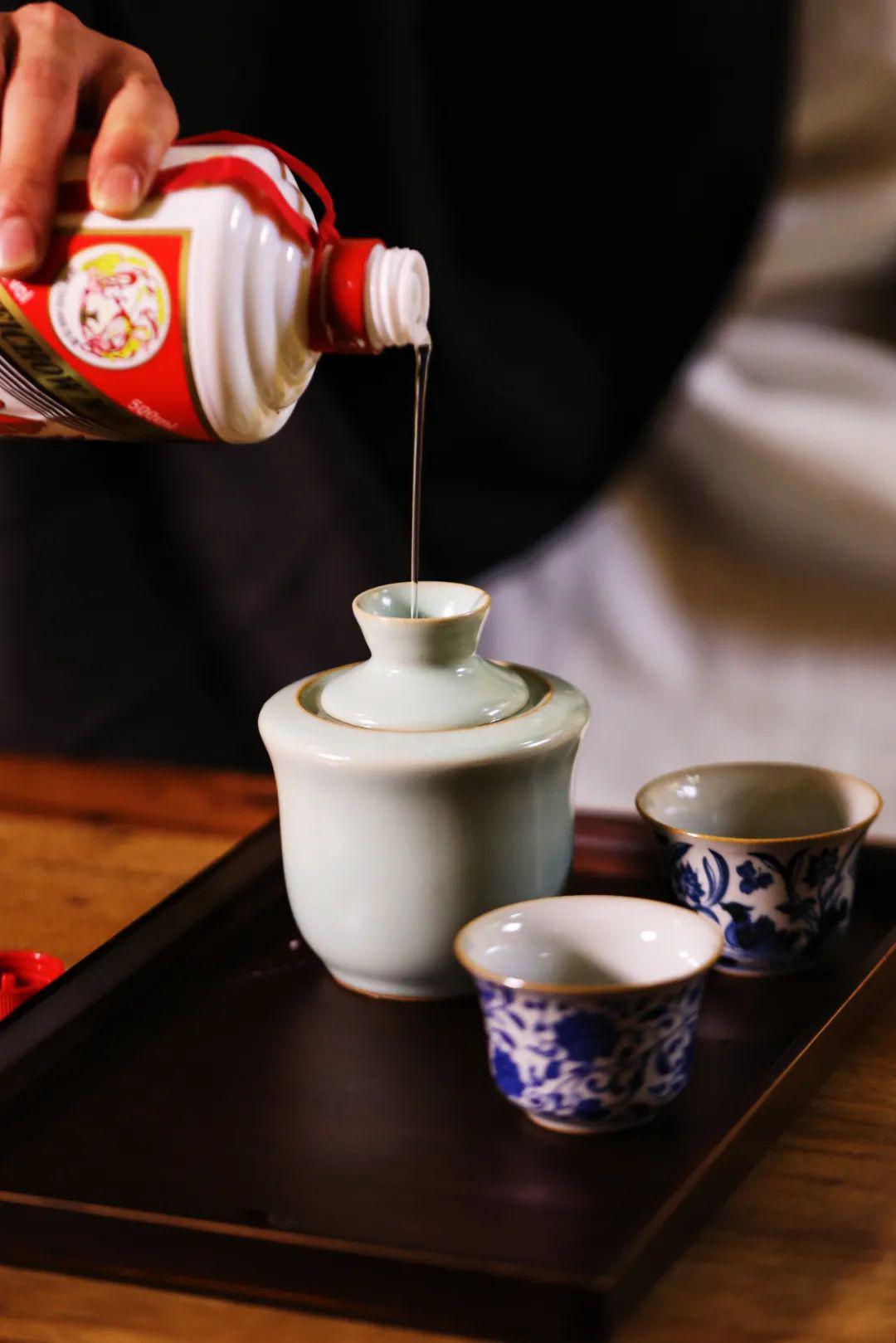 诗酒趁年华杯中小酌忘忧释怀