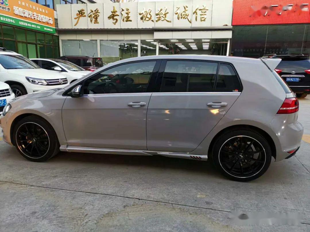 大众高尔夫车身改色奔驰车身改色来【黑白格汽车公馆】改个色吧又不