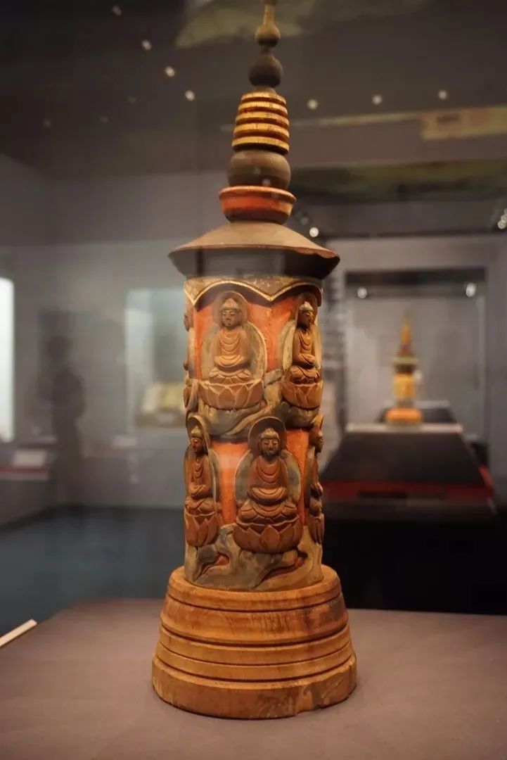 "十方佛"贴金彩绘柏木法舍利塔辽庆州释迦佛舍利塔出土巴林右旗博物馆