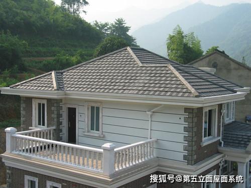 平改坡水泥彩瓦屋顶的使用寿命为50年