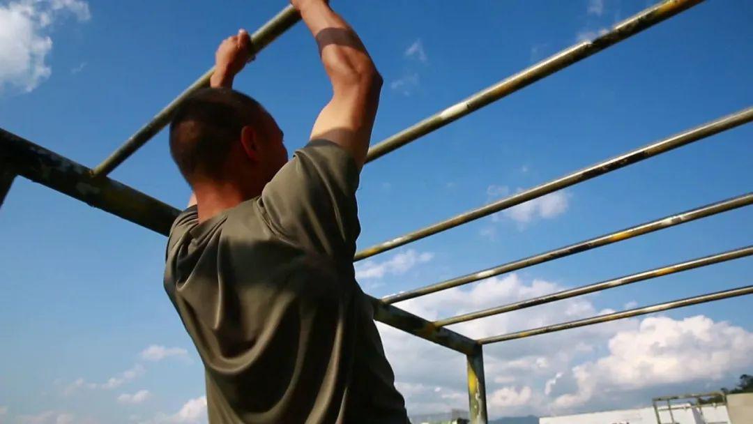 为战而生冲锋在特战路上的云龙籍特种兵杨建松