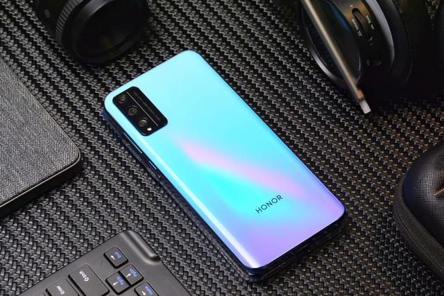 荣耀play4tpro上手麒麟810只有165克值不值得买