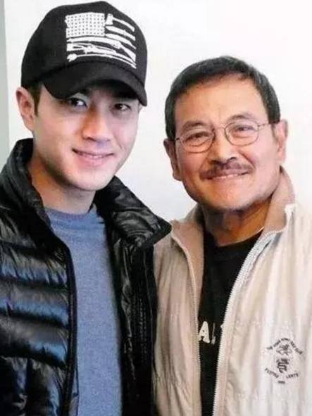 一个家庭明星,虽然她的儿子不是很出名,但一眼就知道这是陈佩斯的儿子