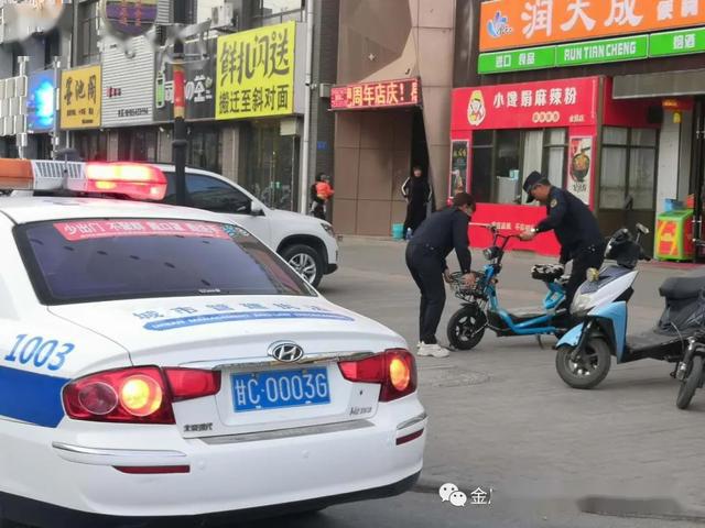 市场监管局执法车警灯图片