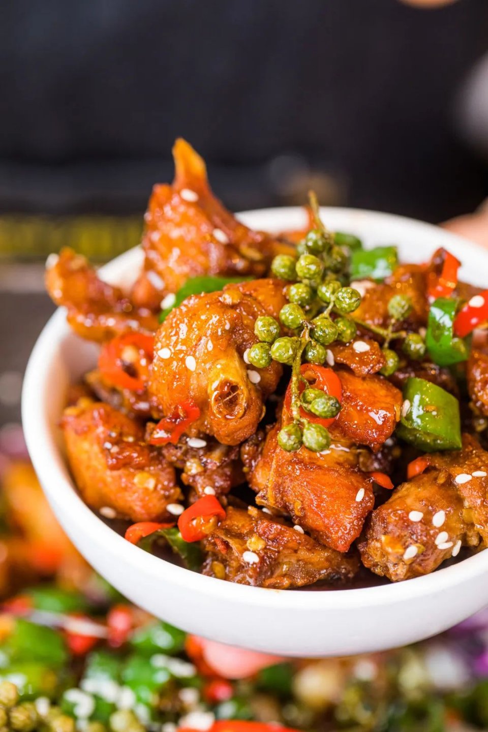 东哥酸菜鸡当酸爽刺激的酸菜遇上软嫩到爆汁的鸡肉,旭东哥炒鸡的头牌