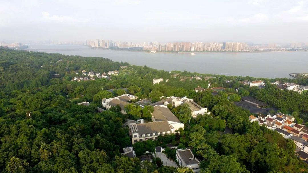 五一出游到东航云逸酒店享受满园春色