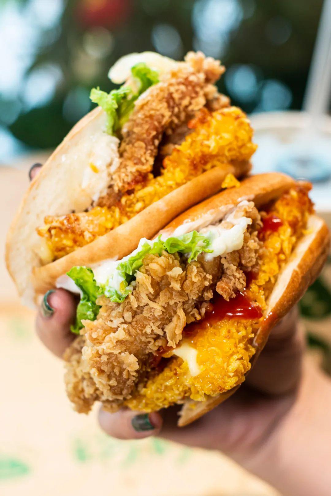 终于日本手作爆裂拉丝芝士汉堡来福州了只要88元