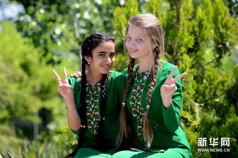 近邻伊朗确诊8万,这个小国零感染,足球联赛照踢,球迷不戴口罩_土库曼