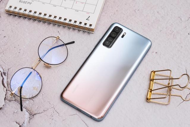 华为nova7se银月星辉图赏颜值性能兼备你给几分