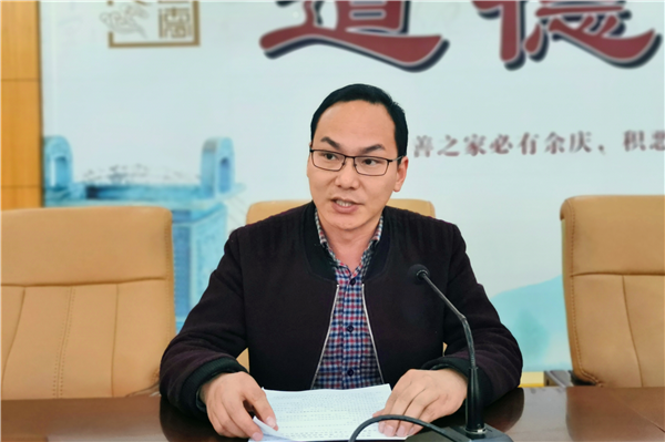 王林代表第四届委员会作工作报告会议由校长王林同志主持,全校党员