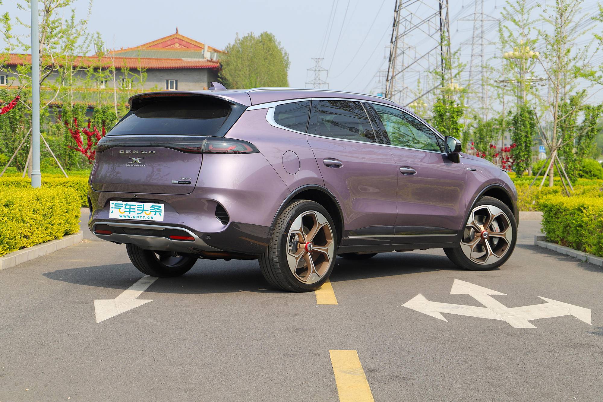 明目张胆贴标奔驰试驾腾势xphev版