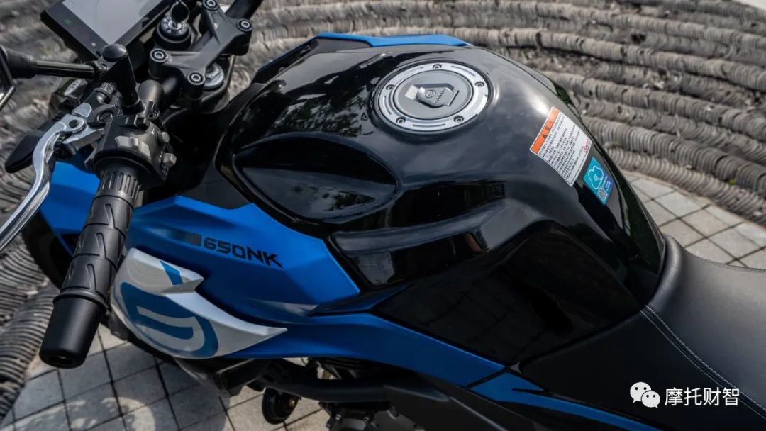 40900元20款春风650nk静态测评滑动离合全彩液晶仪表