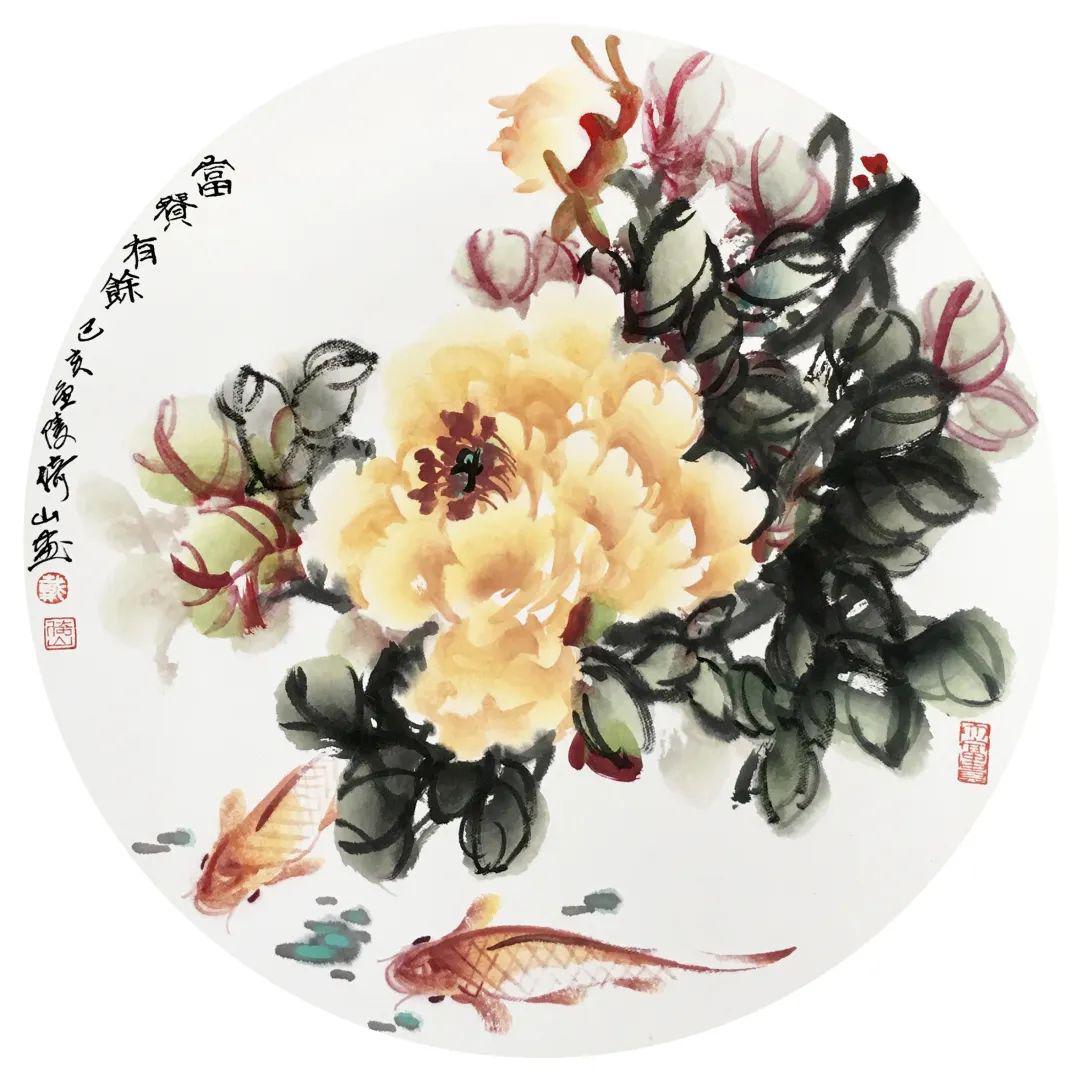 戴倚山《富贵有余》42x42cm与其他物品的组合瓶子里插牡丹,寓意富贵