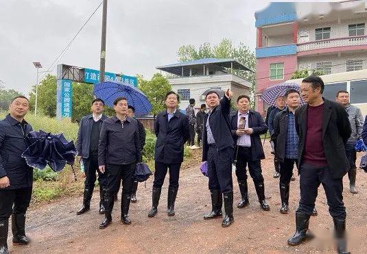 耒阳市人大常委会主任黎家能,副市长陈宁陪同视察.