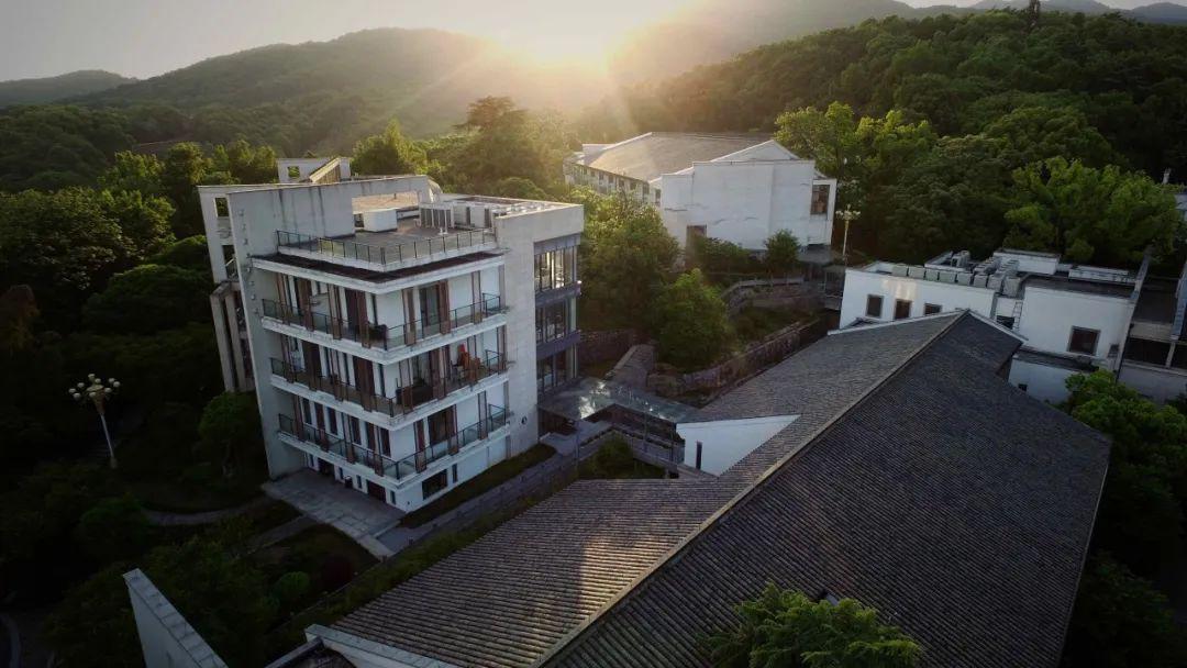 五一出游到东航云逸酒店享受满园春色