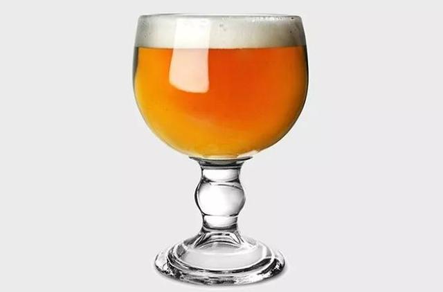 喝啤酒一定要吹瓶才够意思