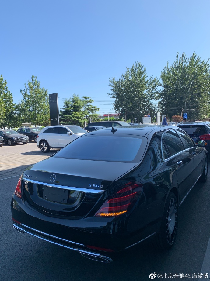 谁能载你接近蓝天北京奔驰迈巴赫s560