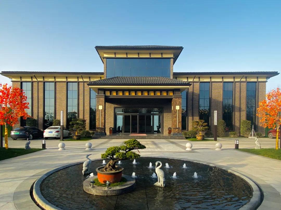 天宝华庭中式庭院白墙黛瓦檐角婆娑