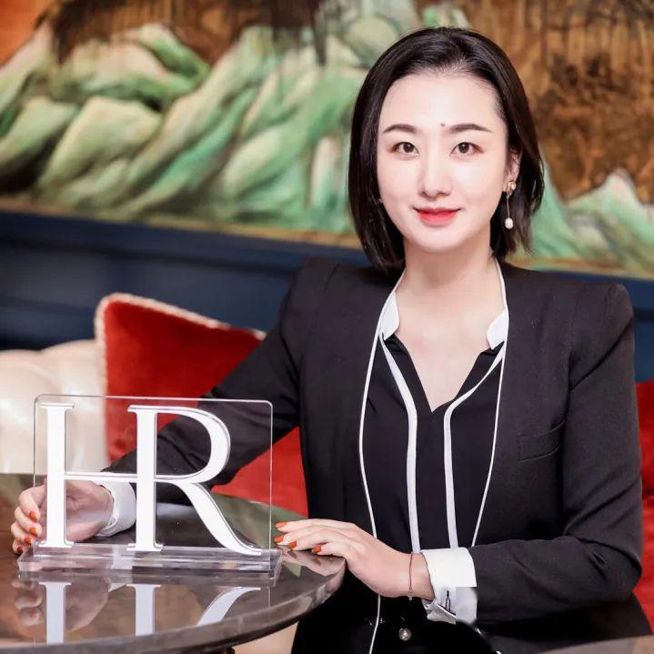 美妆讲师李乐群扫码加入粉丝群直播时段:4/2521:00-22:00扫码加入粉丝