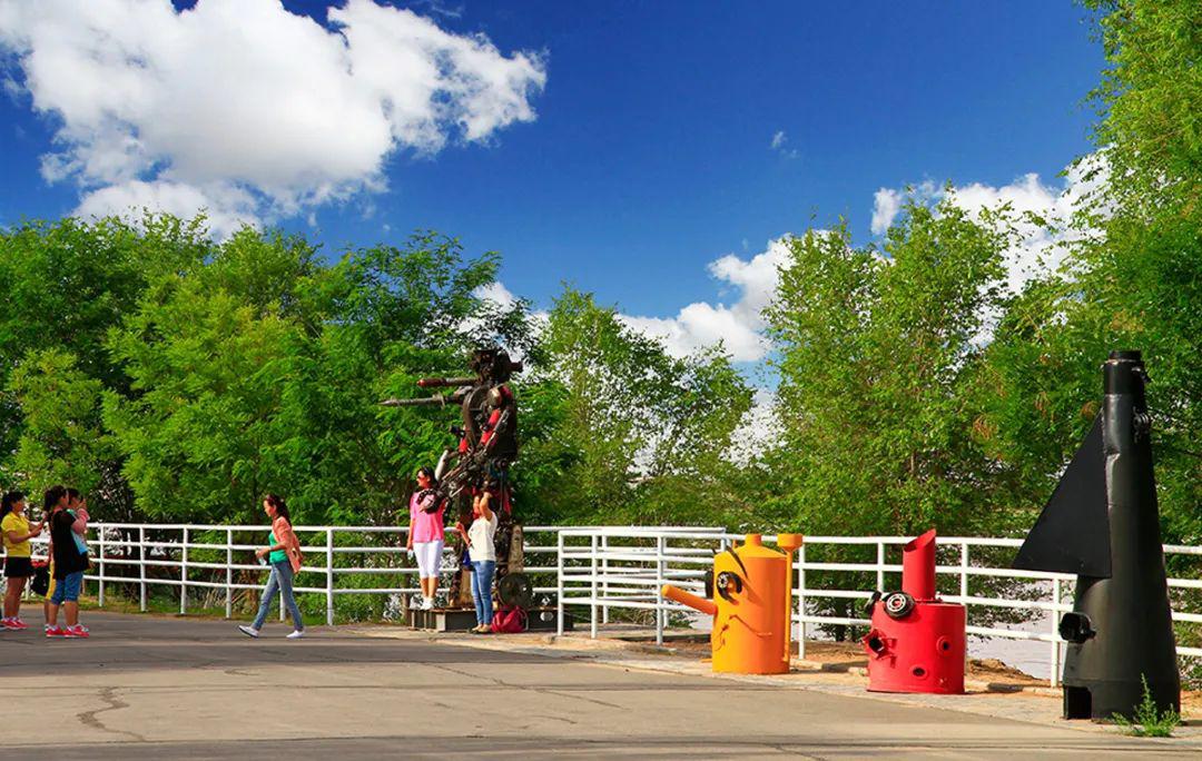 这个景区恢复营业啦,医务人员,公安干警可携带一名家属免门票