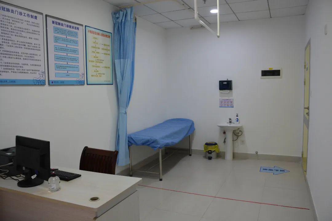 感染科一楼,按照标准的院感管理要求,设置了预检分诊点,复诊门诊室