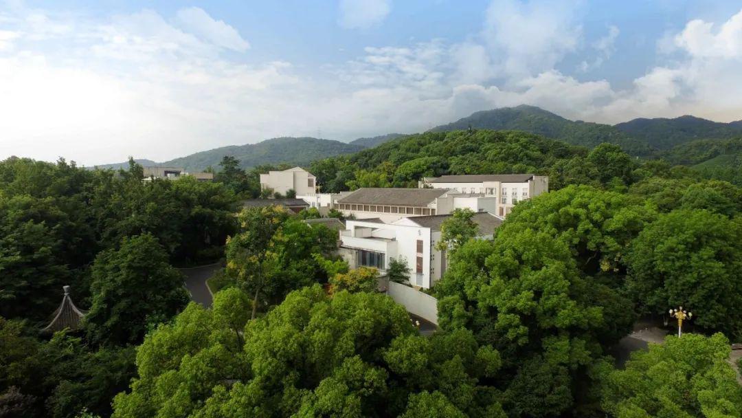 五一出游到东航云逸酒店享受满园春色