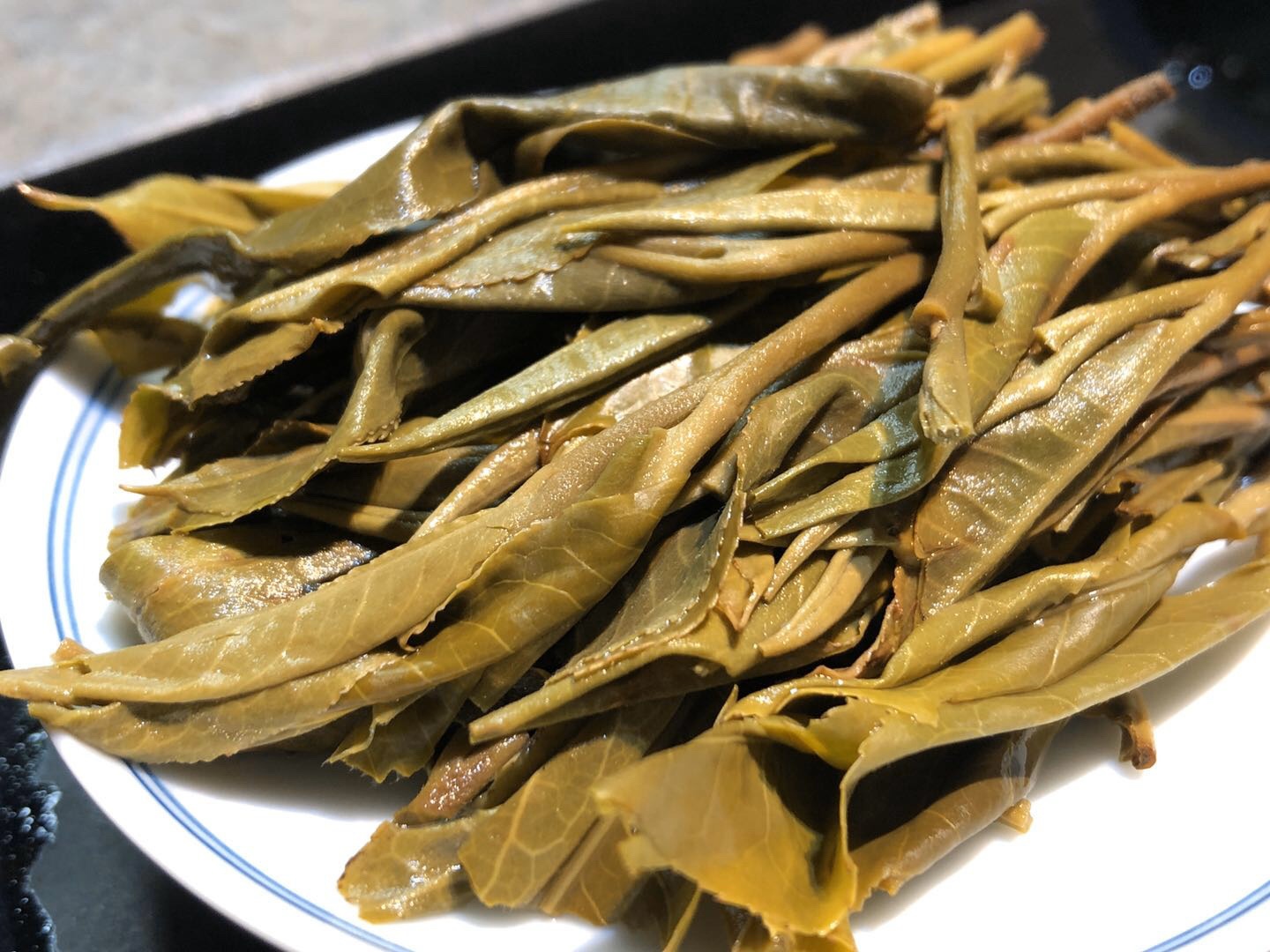 易武国有林茶的特点有哪些,被央视曝光后价格还会上涨吗?_古树茶
