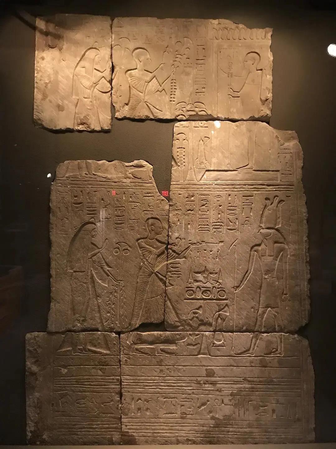 埃及文明中经典的阴阳刻石板,现藏于美国波士顿美术馆.