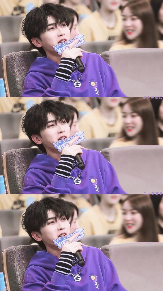 蔡徐坤《青春有你2》解锁新造型 紫葡萄卷毛坤坤帅出新高度!_爱豆