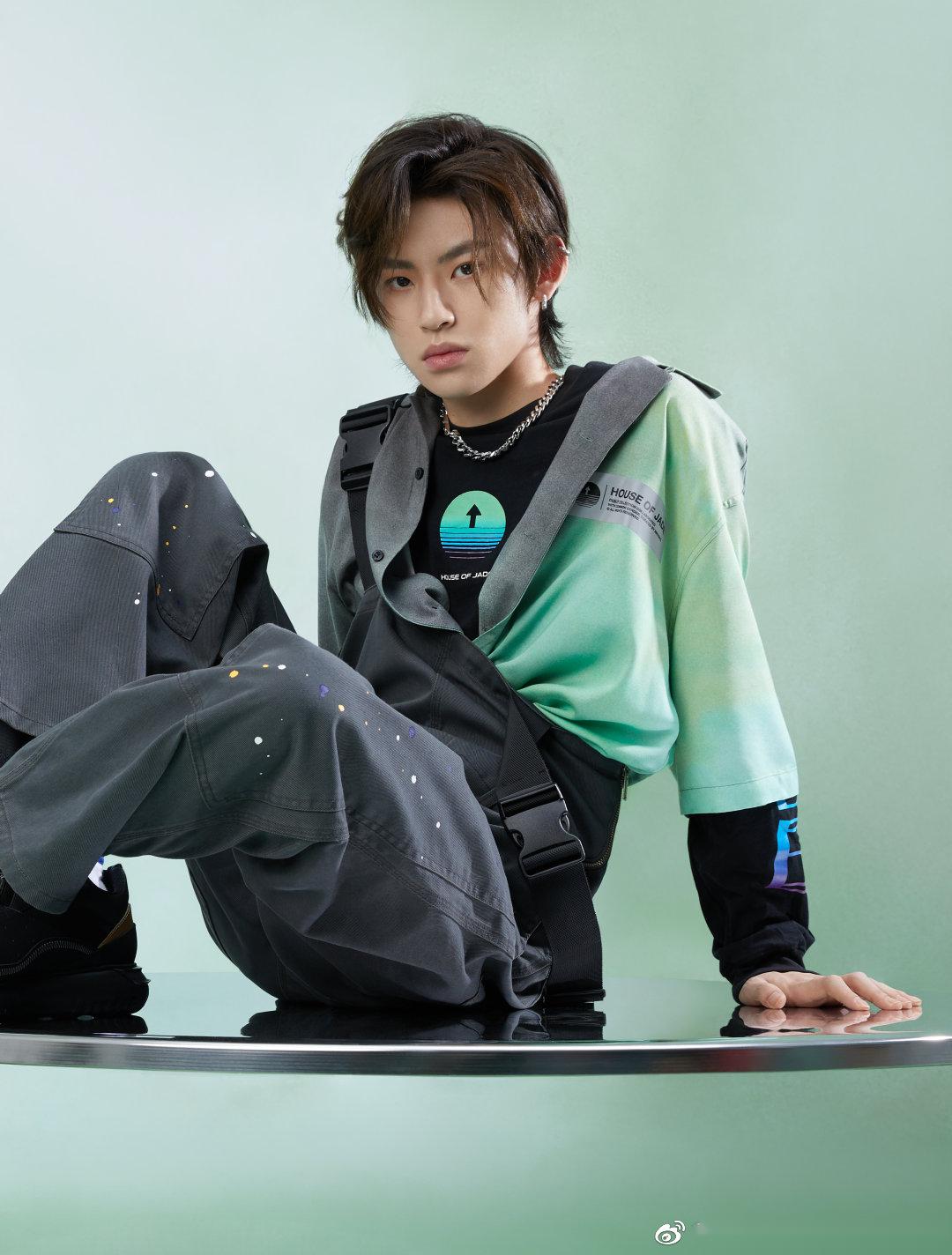 品牌官博分享小鬼杂志官图多种色彩不同风格信手拈来