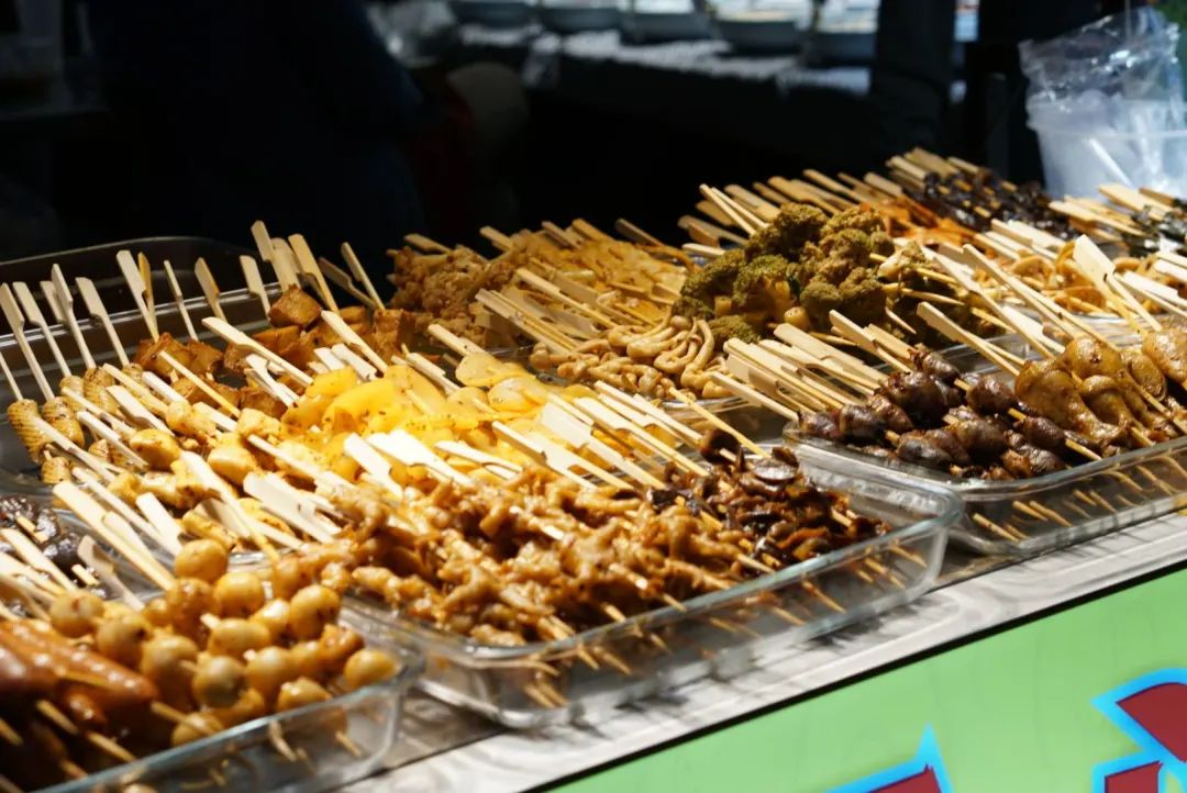 成都的夜市按时睡觉没有黑眼圈