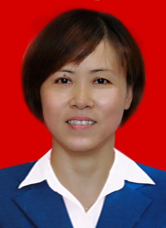 邹中华,女,56岁,邵东市疾控中心副主任,副高职称.