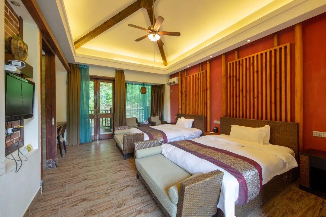 泡38个般若温泉~醉氧深山中