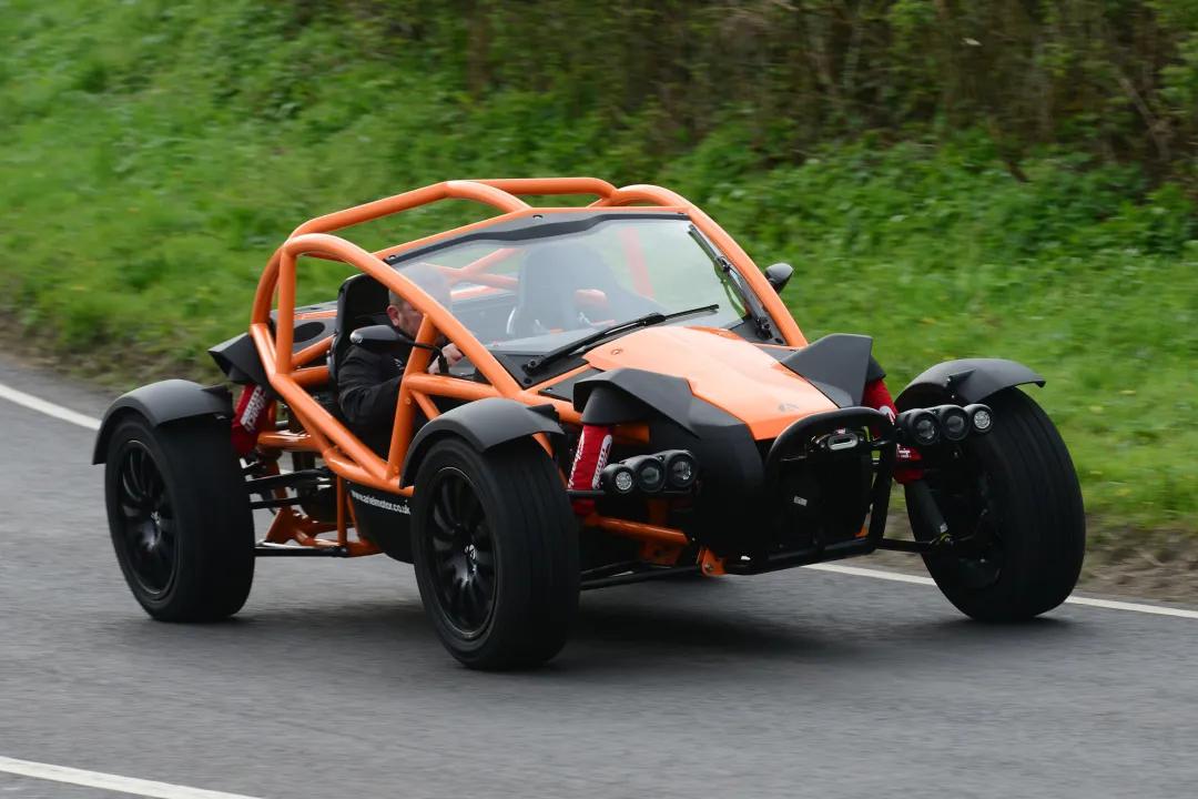 还记得号称最速钢管车的atom原子吗这次他们搞了一个越野的版本