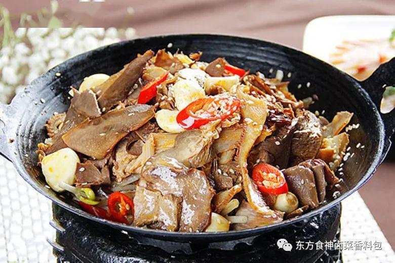 麻辣牛雜湯主料:牛肚100克,牛心100克,牛肺100克.