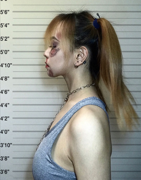 以及近段时间社媒更新的动态中,着实让人以为她就是一个不良少女