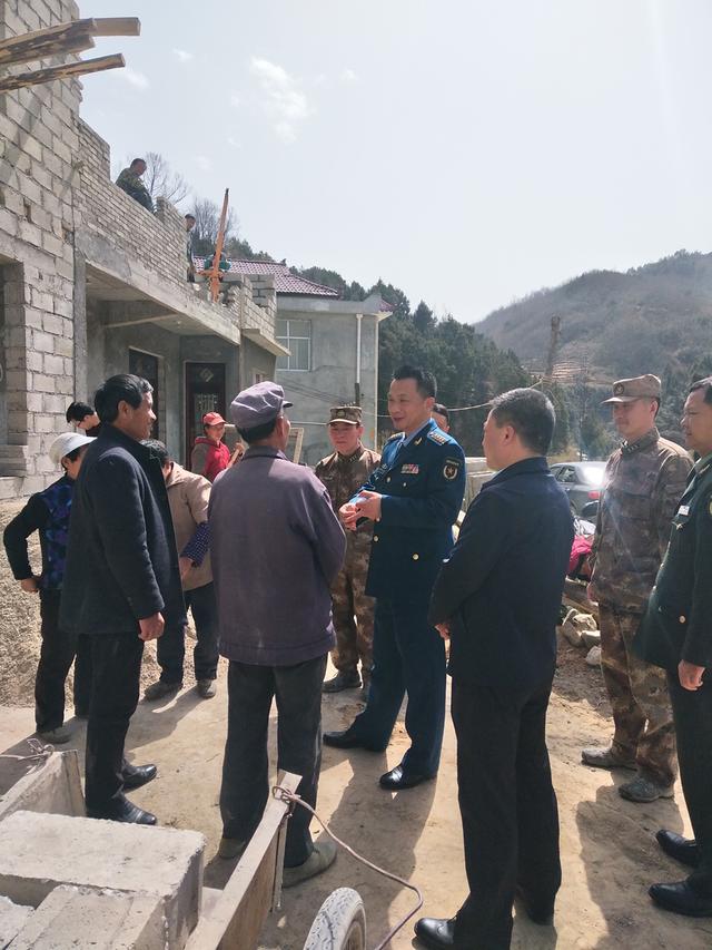 陕西省汉中军分区:活跃在扶贫一线的"迷彩"身影