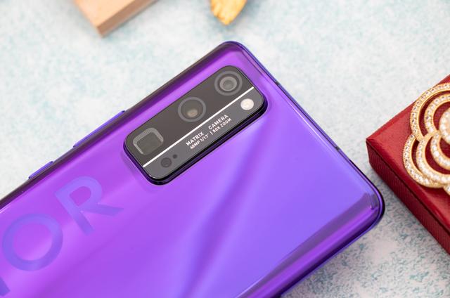 当我们将视线转移到矩阵相机模组,便会发现这里别有洞天.