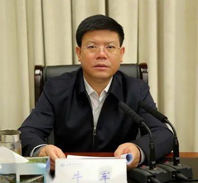 省公安厅副厅长李明出席会议并讲话▲省水利厅党组书记朱建海出席