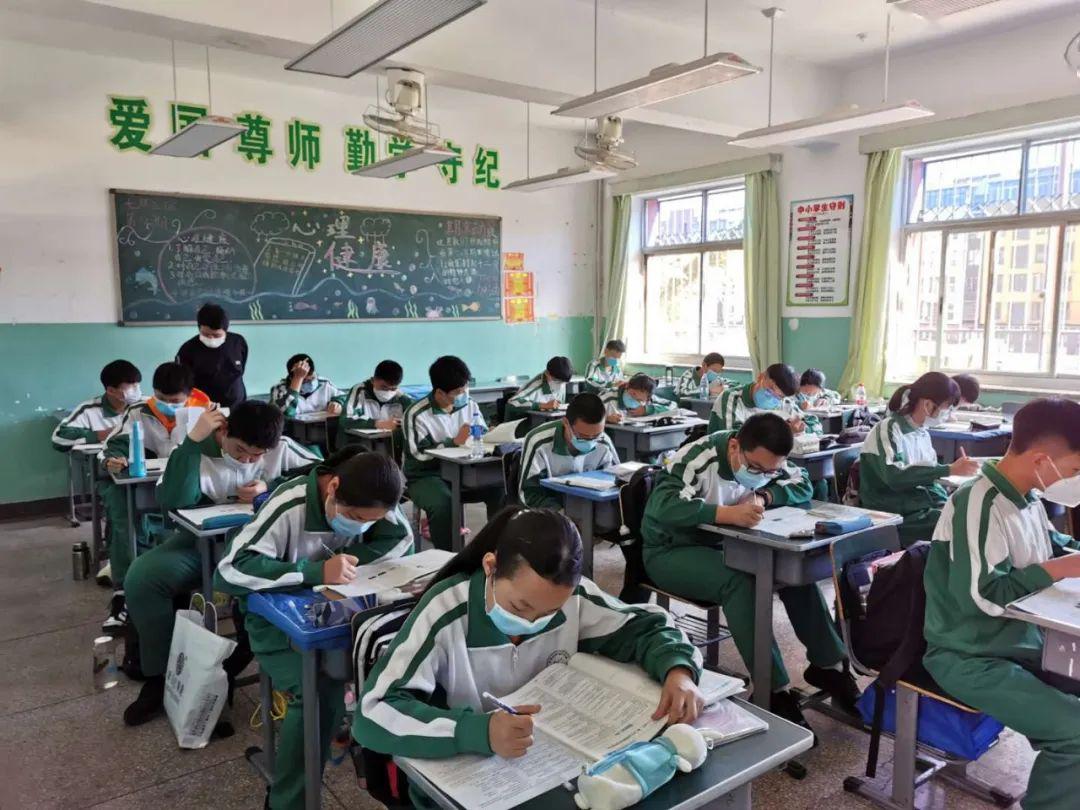 西青区中北中学返校复课第一周防疫教学两不误为中考冲刺
