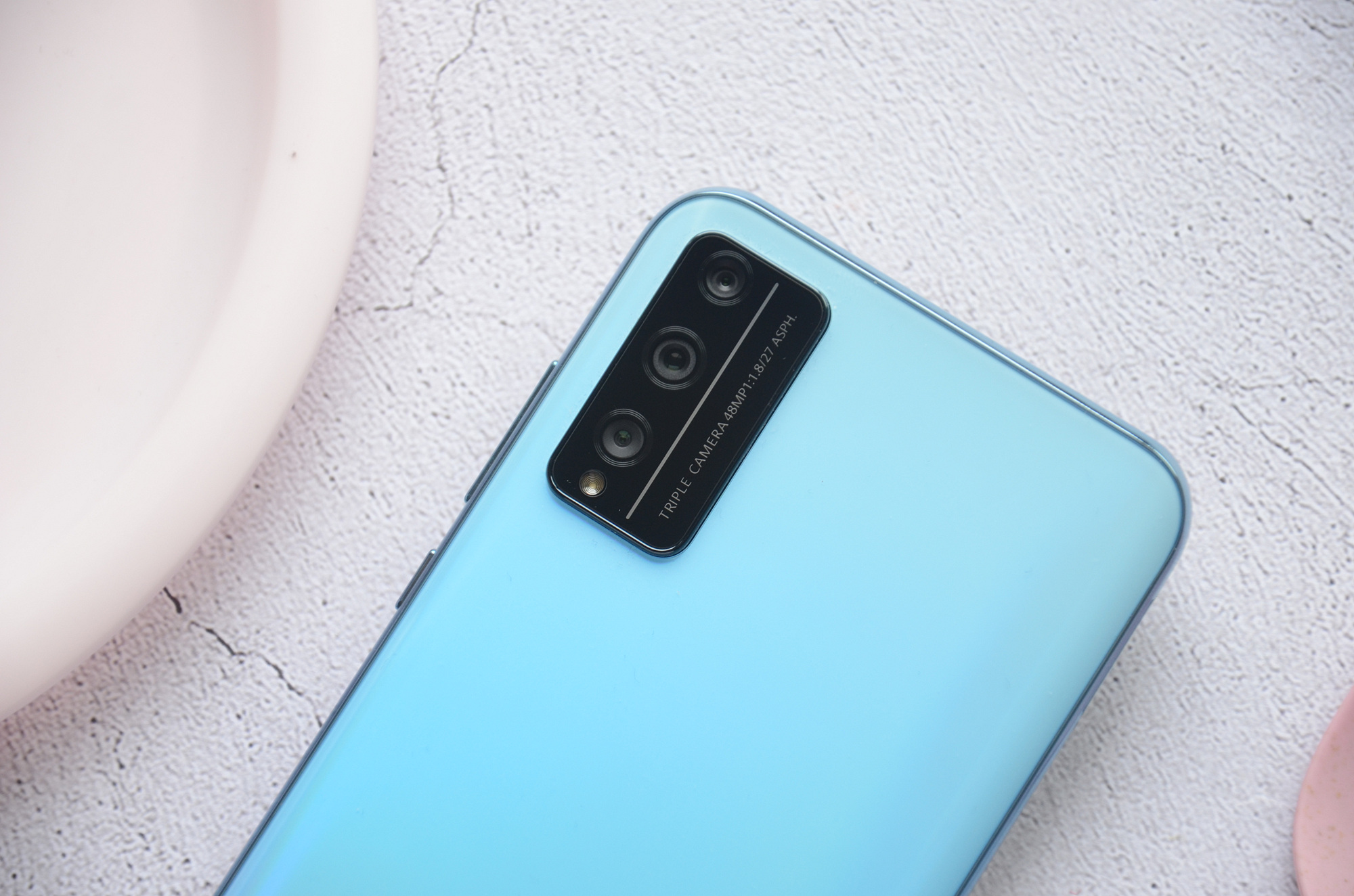 荣耀play4tpro评测一台全面均衡设计的千元轻薄手机