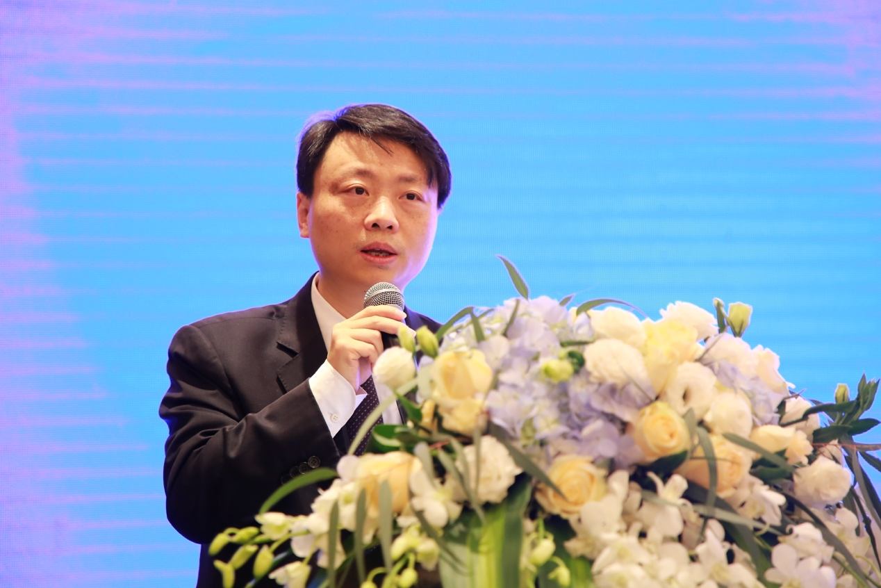 (图为兴业证券副总裁陈德富)此外,陈徳富自2018年6月起,兼任兴业证券